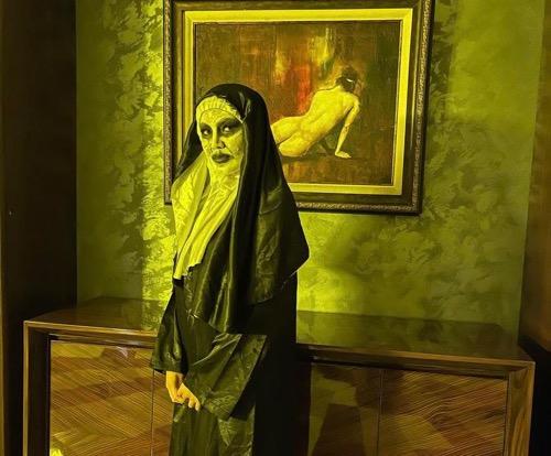 Nindy Ayunda tampil maksimal saat halloween.