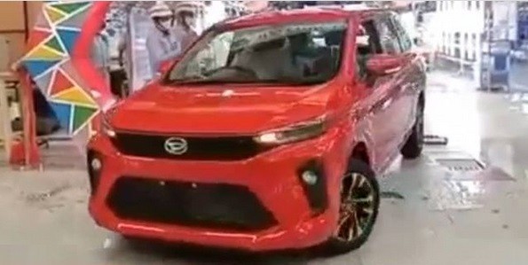 Daihatsu Xenia Daihatsu Xenia model terbaru