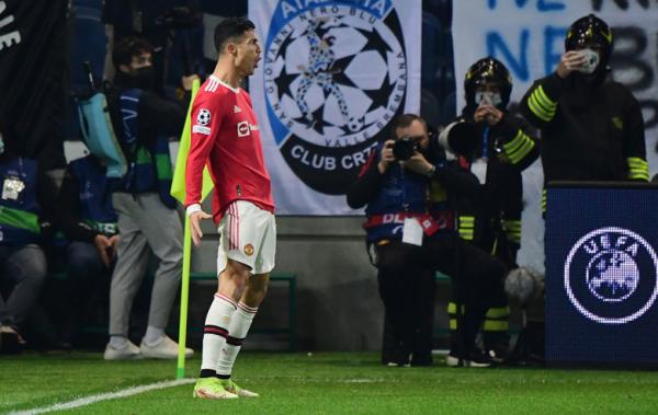 Cristiano Ronaldo 1 Cristiano Ronaldo mencetak gol dramatis yang membuat Manchester United menahan imbang Atalanta 2-2 pada matchday keempat Grup F Liga Champions, Rabu (3/11/2021). (Foto: REUTERS/Alberto Lingria)