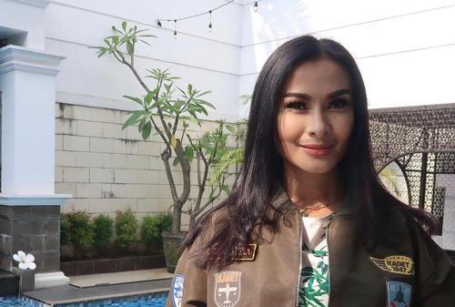 Iis Dahlia pedangdut Artis menikah dengan pilot, Iis Dahlia. (Foto: IG)
