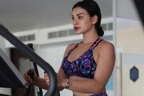 Nora Alexandra saat nge-gym.
