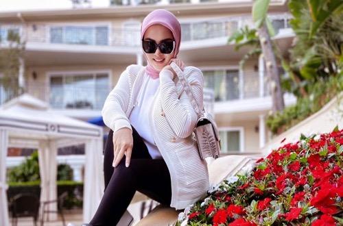 Syahrini, salah satu artis cantik berdarah Sunda.