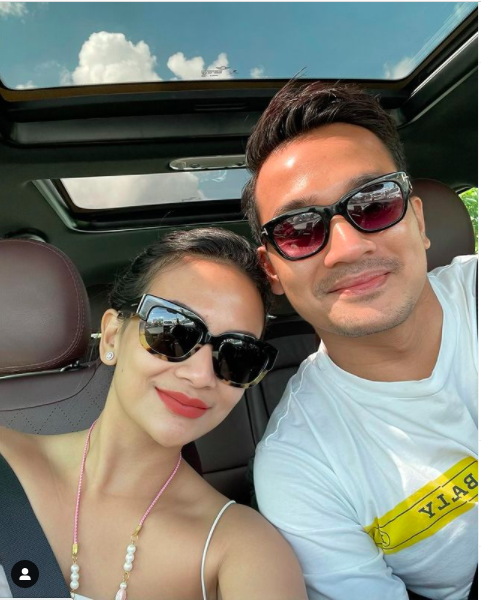 Screen Shot 2021 11 04 At 15 38 35 Potret mesra Vanessa Angel dan suaminya, Bibi Andriansyah. (Foto: Instagram)