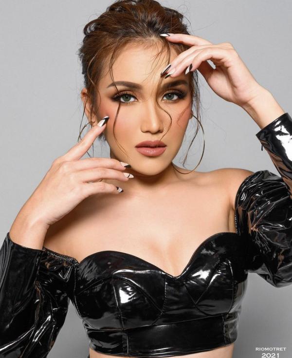 Potret seksi Ayu Ting Ting jadi biduan dangdut ternama di Indonesia. (Foto: Instagram)
