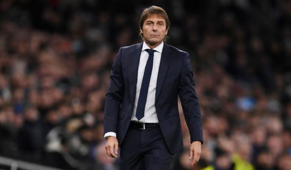 Antonio Conte Antonio Conte ketakutan usai debut gila bersama Tottenham Hotspur. (Foto: REUTERS/Tony Obrien)
