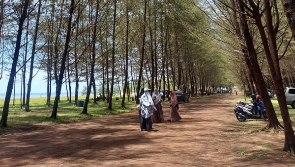 Pantai Lamaru Balikpapan. (Foto: Lulu Yahdini)