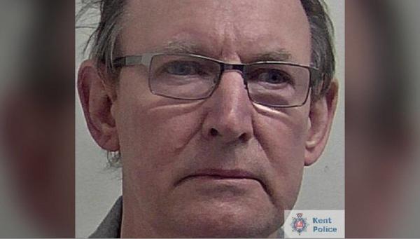 David Fuller David Fuller, pelaku pembunuhan dua perempuan dan pencabulan terhadap 100 mayat perempuan di Inggris. (Foto: Kepolisian Kent)