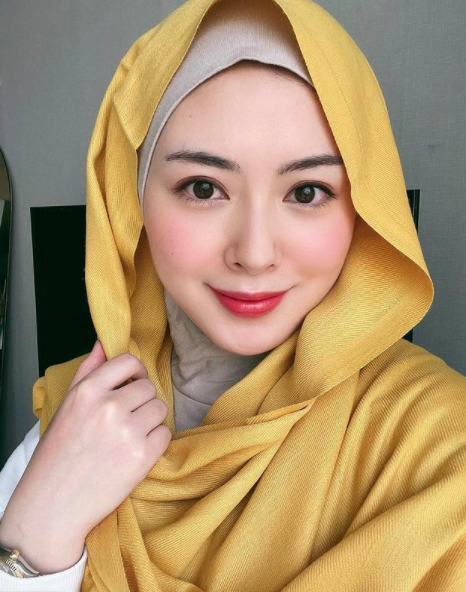 Ayana Artis Korea beragama Islam. (Foto: Instagram)