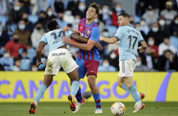 Barcelona apes banget. Klub Katalan itu ditahan imbang Celta Vigo 3-3 setelah unggul tiga gol pada jornada ke-13 Liga Spanyol di Balaidos. (Foto: Reuters)