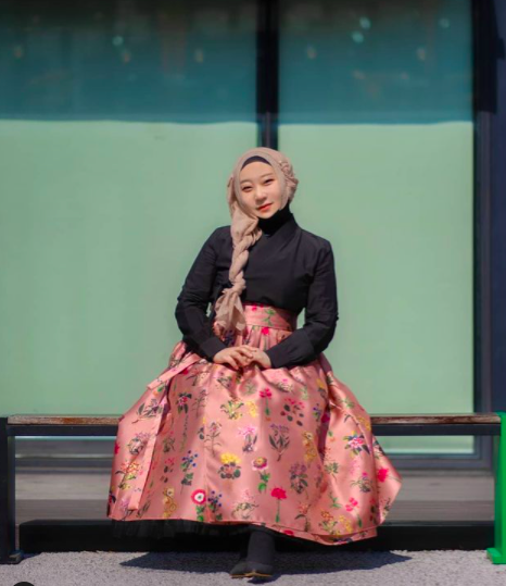 Han Bora Artis Korea beragama Islam. (Foto: Instagram)