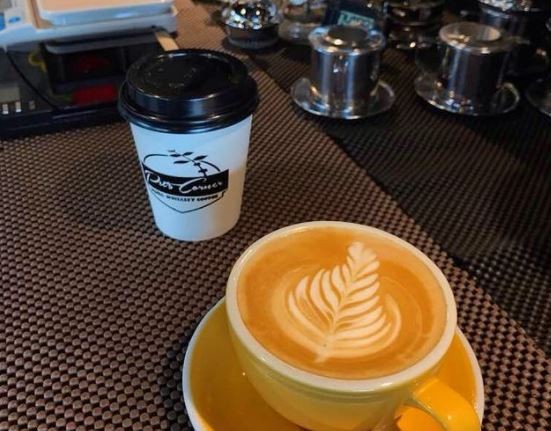 Menu utama di Pits Corner Jayapura. (Foto: Instagram)