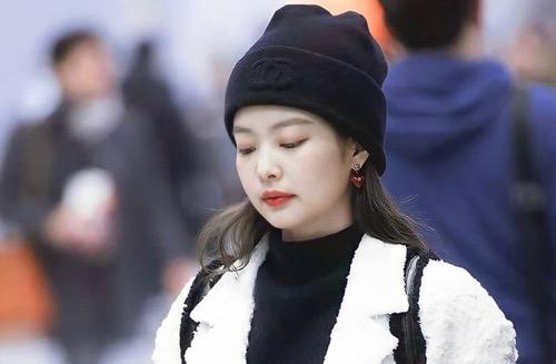 Artis yang banyak menguasai bahasa asing, Jennie Blackpink. (Foto: IG)