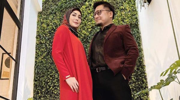 09 Artis Hijrah Setelah Menikah1 Artis memilih hijrah setelah menikah dan sama-sama belajar agama Islam. (Foto: Instagram)