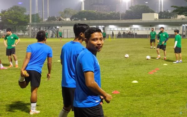 Pilar Timnas Indonesia Evan Dimas Pilar Timnas Indonesia, Evan Dimas saat berlatih di Lapangan B Senayan, Jakarta pada Selasa (9/11/2021). (Foto: MNC Portal Indonesia/Tino Satrio)