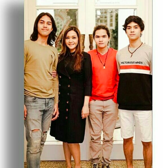 Screen Shot 2021 11 12 At 13 43 01 Artis yang paling berbakti pada orang tua. (Foto: Instagram)