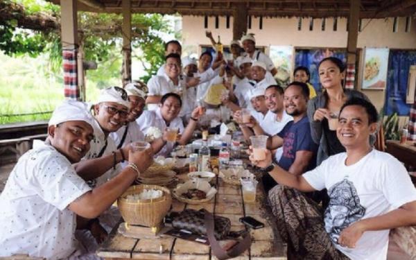 Warung Lesehan Mina Carik di Karangasem, Bali. (Foto: IG @minacarik)