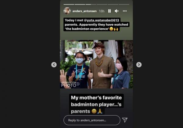 Yuta bawa orang tua tunggal putra Denmark Anders Antonsen kagum dengan Yuta. Dia bahkan meminta foto bersama dengan kedua orang tua Yuta Watanabe. (foto: Instagram/Anders Antonsen).