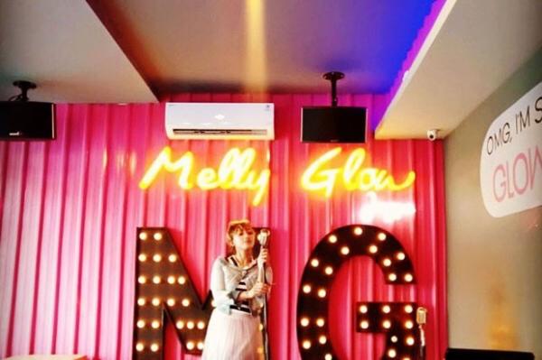  Glow Karaoke Jogja di Jalan Seturan Raya No. 2 - 3, Kelurahan Caturtunggal, Depok,  Sleman. (Foto : @alicekharisna)