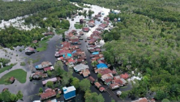 Danau Sentarum meluap menyebabkan permukiman di kawasan danau terendam banjir, Sabtu (13/11/2021). (Foto: TNBKDS)