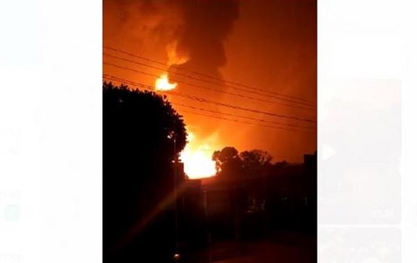 Kilang minyak Pertamina di Cilacap terbakar Sabtu malam. (Foto: Ist)