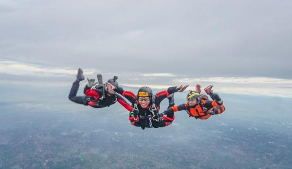 Kostrad Brigif Para Raider 18/Trisula Kostrad latihan terjun payung atau accelerated freefall di Lapangan Terbang Pondok Cabe. (Foto Penkostrad).