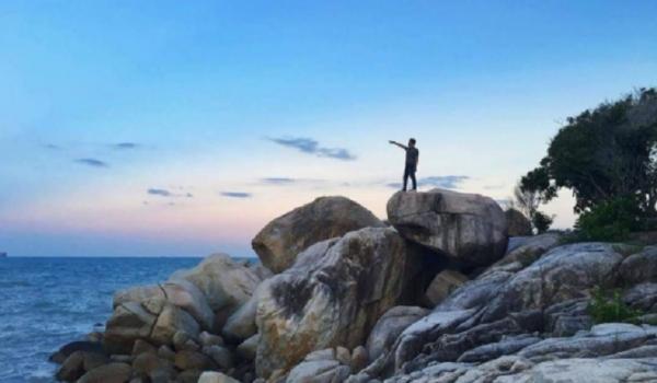 Tempat wisata di Sungailiat, Pantai Parai Tenggiri. (Foto: IG @indotravelpedia)
