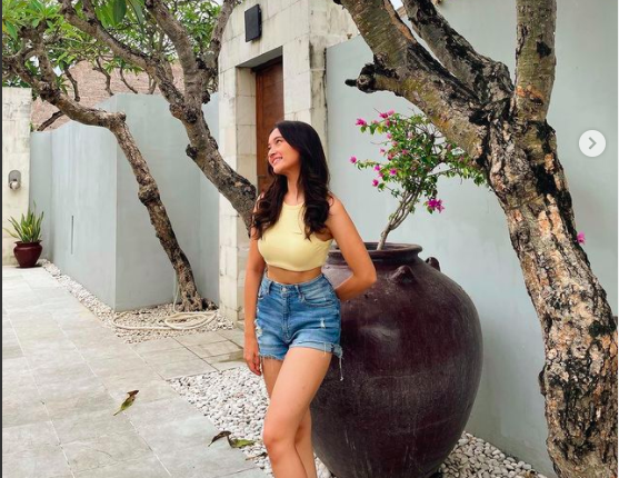 Screen Shot 2021 11 14 At 08 13 58 Dikira Kristen, Artis Ini muslim sejak lahir. (Foto: Instagram)