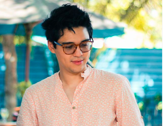 Dikira Kristen, Artis Ini muslim sejak lahir. (Foto: Instagram)