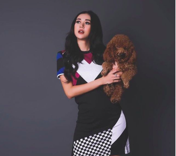 Deretan artis cantik penyuka anjing. (Foto: Instagram)