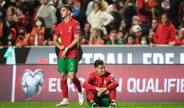 Cristiano Ronaldo Cristiano Ronaldo menangis usai Portugal terancam gagal lolos Piala Dunia 2022. (Foto: Marca/Mario Cruz Efe