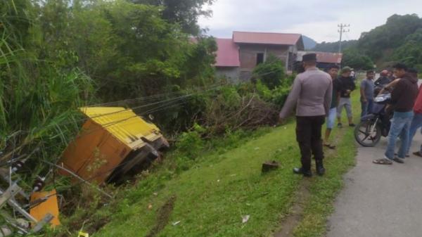 Kecelakaan Tunggal di Aceh, Truk Colt Hantam 4 Tiang Listrik hingga Patah