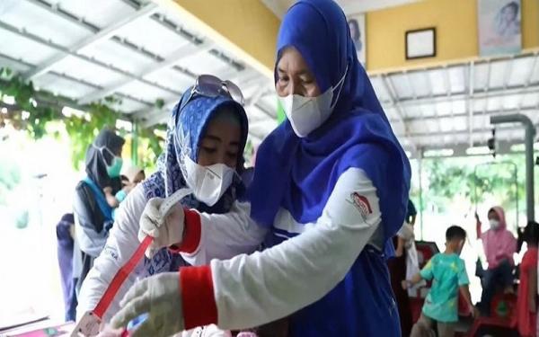 Kontribusi sosial berkelanjutan Astra di bidang kesehatan melalui pembinaan posyandu.