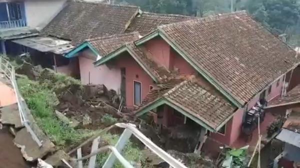 Ngeri Setiap Hari Bencana Tanah Longsor Dan Banjir Bandang Terjang Kbb