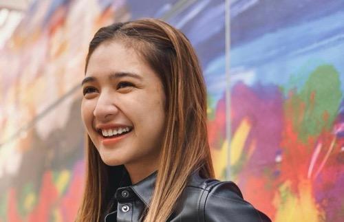 Artis cantik keturunan Manado, Mikha Tambayong.