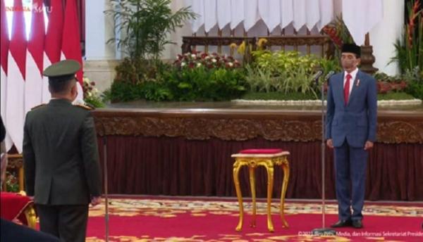 Presiden Jokowi melantik Letjen TNI Dudung Abdurachman menjadi KSAD. (Foto ist).