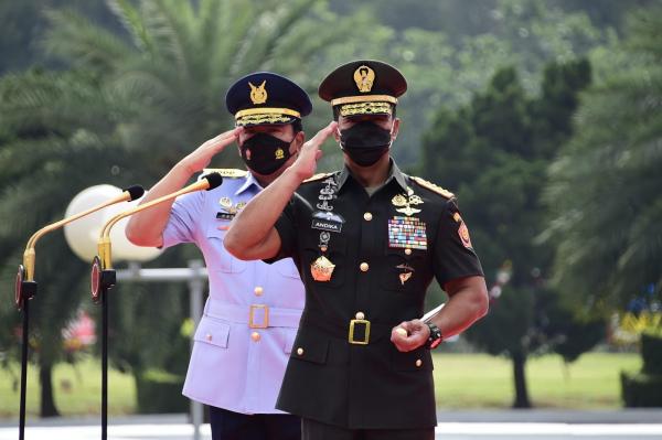 Usai serah terima jabatan kepada Jenderal Andika, Marsekal Hadi akan pulang ke Malang (Foto : Puspen TNI)