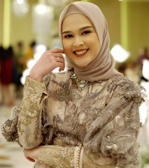 Artis cantik yang dikenal sebagai pemeran jahat atau ratu antagonis. (Foto: Instagram)