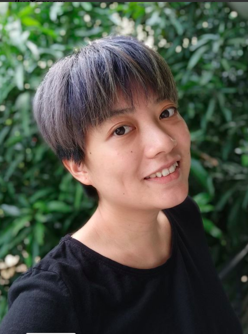 Artis cantik penyuka makanan ekstrem ini berani menyantap menu yang tak biasa