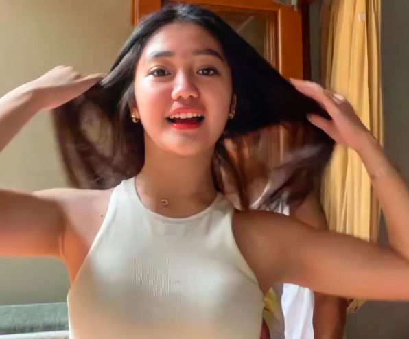 21Chandarika Tiktok Deretan artis TikTok cantik yang suka joget seksi . (Foto: instagram)