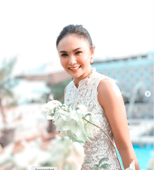 Artis cantik hidup sendiri setelah ditinggal suami. (Foto: Instagram)