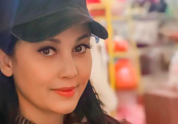 Artis cantik memilih hidup sendiri setelah ditinggal suami. (Foto: Instagram)