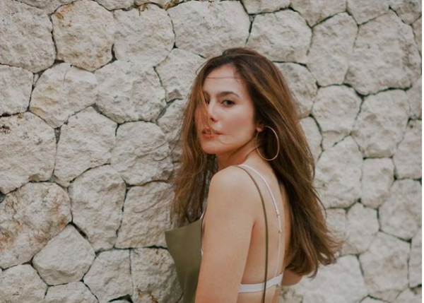 Artis cantik banyak anak memiliki tubuh seksi. (foto: Instagram)