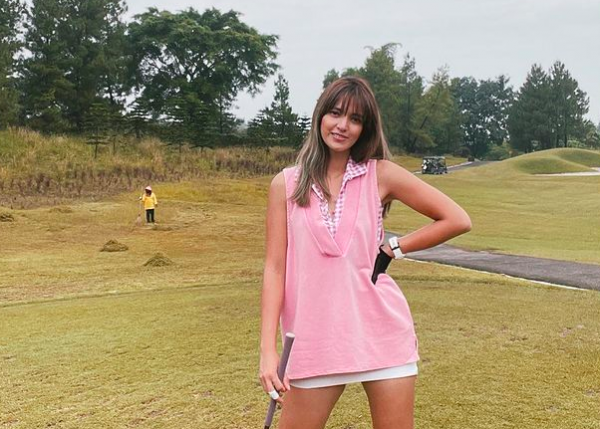 Artis cantik banyak anak memiliki tubuh seksi. (foto: Instagram)