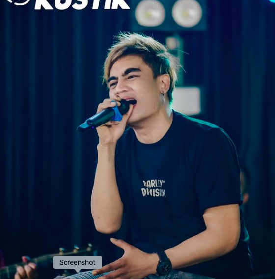 Screen Shot 2021 11 21 At 18 28 08 Penyanyi top merangkak dari pengamen di lampu merah hingga di terminal. (Foto: Instagram)