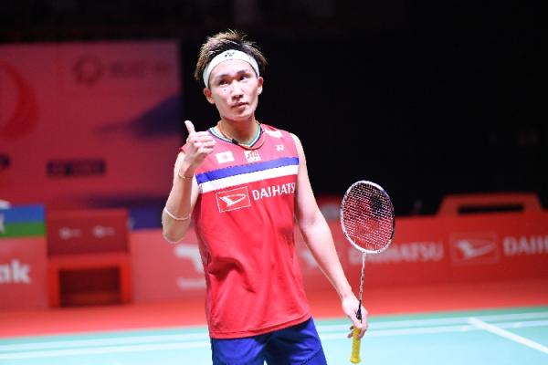 Kento Momota juara Indonesia Masters Tunggal putra Jepang, Kento Momota jadi juara Indonesia Masters 2021. Momota melibas wakil Denmark Anders Antonsen dua gim langsung dengan skor 21-17 dan 21-11. (foto: Humas PBSI).