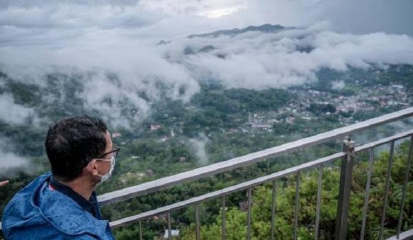Menparekraf Sandiaga Uno Sandiaga Salahuddin Uno saat mengunjungi objek wisata religi Buntu Burake di Tana Toraja. (Foto: iNews)