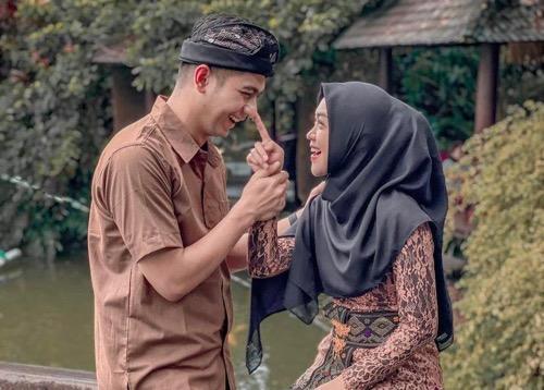 Ria Ricis setelah menikah Ria Ricis dan Teuku Ryan setelah menikah tampak selalu mesra. (Foto: IG)