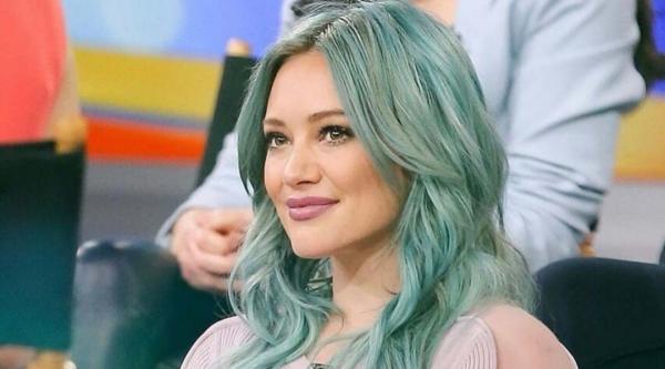 25 Hillary Duff Rahasia kecantikan selebriti Hollywood memiliki wajah awet muda. (Foto: Instagram)