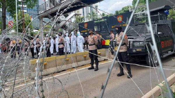 Ada Demo Buruh Polisi Tutup Jalan Menuju Istana