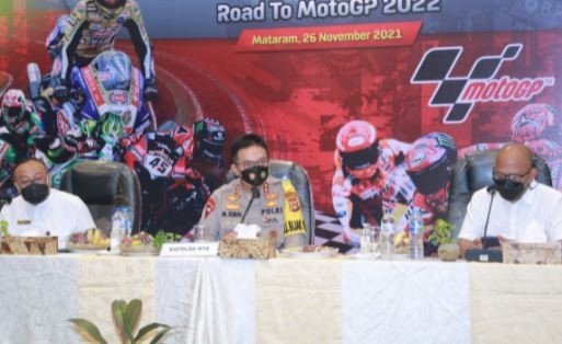 Kapolda NTB Irjen Pol M Iqbal saat memberikan catatan pelaksanaan WSBK 2021 di Sirkuit Mandalika dalam rapat evaluasi bersama jajaran terkait, Jumat (26/11/2021). (Foto: Humas Polda NTB)
